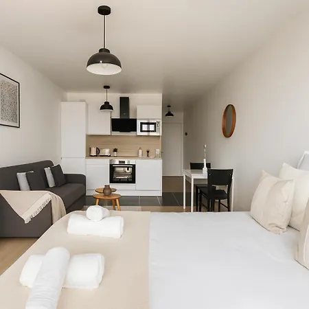 Magnifique Au Bord De La Seine *